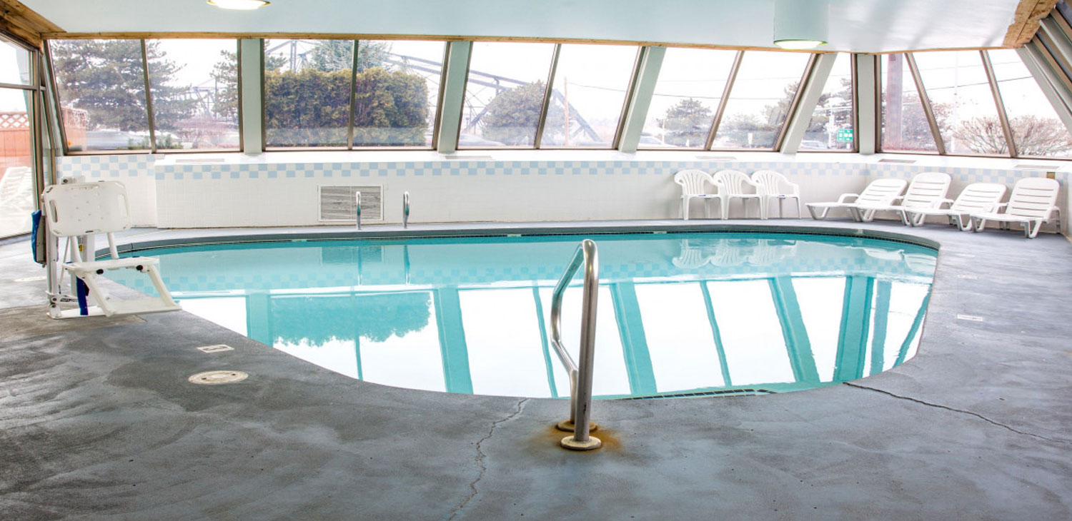 EXPERIENCE EFFORTLESS RELAXATION AT OUR EAST WENATCHEE HOTEL SOAK UP SOME SERENITY IN OUR INDOOR POOL AND OUTDOOR HOT TUB