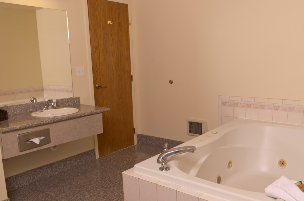 King Suite with Jetted Tub (Not Pet Friendly)